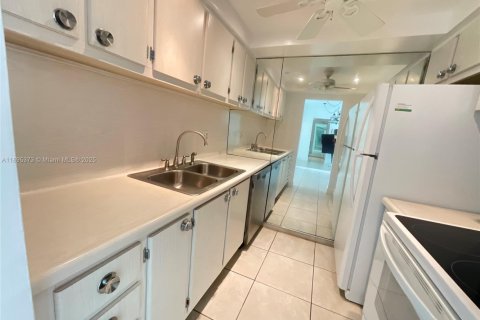 Copropriété à louer à Hallandale Beach, Floride: 1 chambre, 60.39 m2 № 1947239 - photo 19