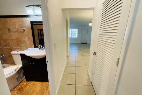 Copropriété à louer à Hallandale Beach, Floride: 1 chambre, 60.39 m2 № 1947239 - photo 21