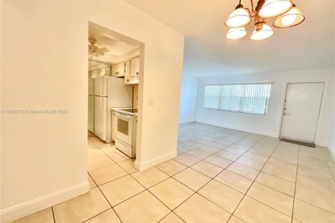 Copropriété à louer à Hallandale Beach, Floride: 1 chambre, 60.39 m2 № 1947239 - photo 13