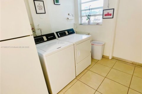Copropriété à louer à Hallandale Beach, Floride: 1 chambre, 60.39 m2 № 1947239 - photo 27