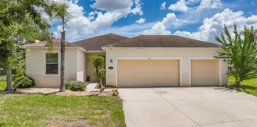 House in Daytona Beach, Florida 3 bedrooms, 184.32 sq.m. № 2219593