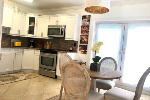 Villa ou maison à louer à West Miami, Floride: 3 chambres, 103.77 m2 № 1882314 - photo 25
