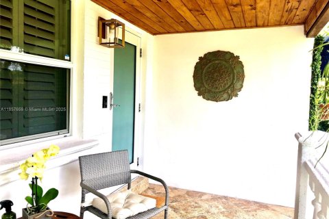 Villa ou maison à louer à West Miami, Floride: 3 chambres, 103.77 m2 № 1882314 - photo 2