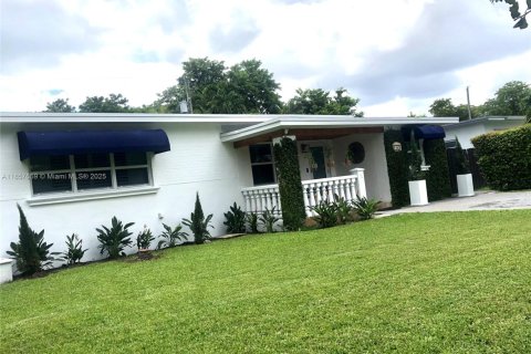 Villa ou maison à louer à West Miami, Floride: 3 chambres, 103.77 m2 № 1882314 - photo 1
