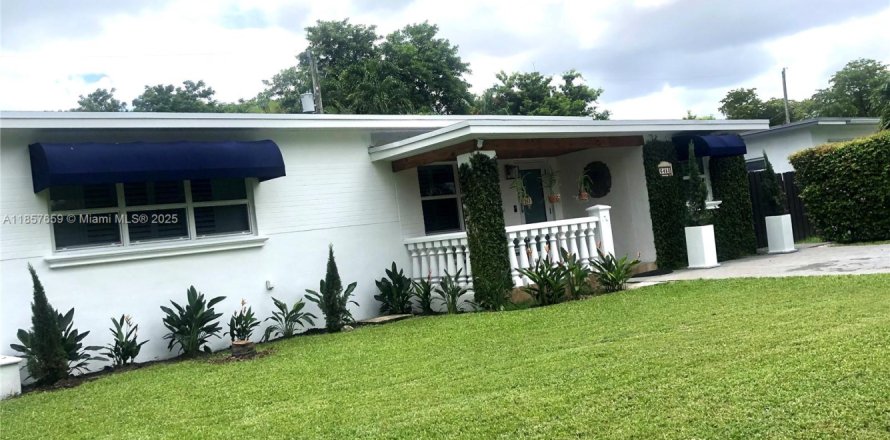 Villa ou maison à West Miami, Floride 3 chambres, 103.77 m2 № 1882314