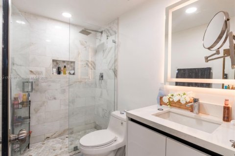 Condominio en venta en Hialeah, Florida, 1 dormitorio, 66.15 m2 № 1862307 - foto 10