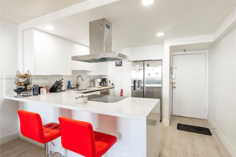 Condominio en venta en Hialeah, Florida, 1 dormitorio, 66.15 m2 № 1862307 - foto 2