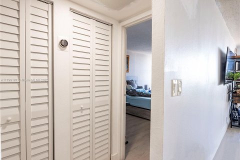 Condominio en venta en Hialeah, Florida, 1 dormitorio, 66.15 m2 № 1862307 - foto 7