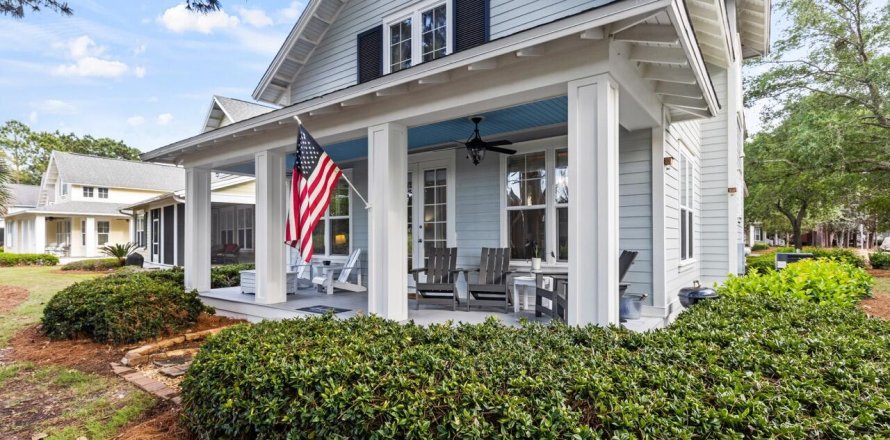 House in Miramar Beach, Florida 4 bedrooms, 200.02 sq.m. № 560228