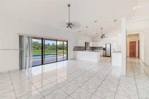 House in Homestead, Florida 4 bedrooms, 273.69 sq.m. № 1887867 - photo 9