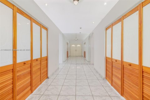 House in Homestead, Florida 4 bedrooms, 273.69 sq.m. № 1887867 - photo 8
