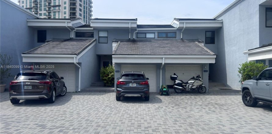 Condo à Sunny Isles Beach, Floride, 3 chambres  № 1943204