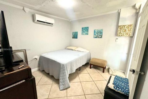 House in Oakland Park, Florida 1 bedroom, 60.39 sq.m. № 1957139 - photo 3