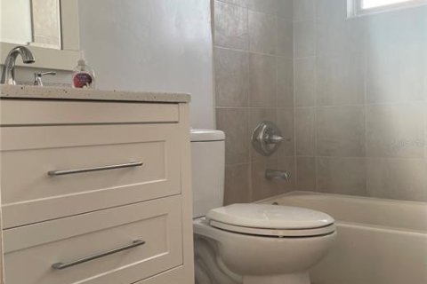 Снять в аренду виллу или дом в Брэндон, Флорида 4 комнаты, 120.4м2, № 2109321 - фото 9