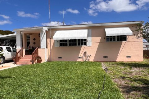 Casa en venta en Hialeah, Florida, 3 dormitorios, 86.4 m2 № 2060745 - foto 19