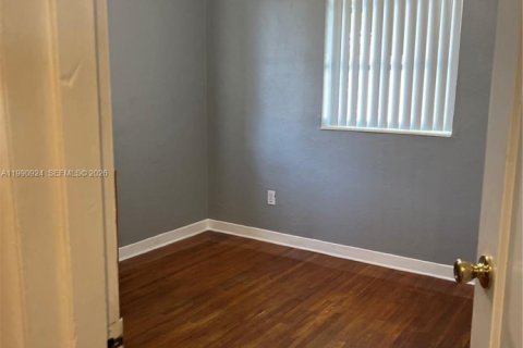 Villa ou maison à vendre à Hialeah, Floride: 3 chambres, 86.4 m2 № 2060745 - photo 10