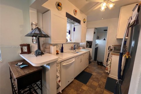 Villa ou maison à vendre à Hialeah, Floride: 3 chambres, 86.4 m2 № 2060745 - photo 4