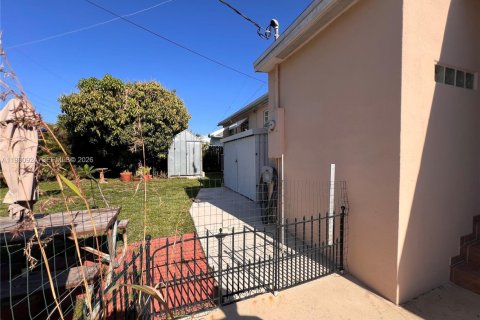 Casa en venta en Hialeah, Florida, 3 dormitorios, 86.4 m2 № 2060745 - foto 14