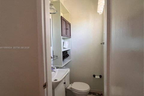 Villa ou maison à vendre à Hialeah, Floride: 3 chambres, 86.4 m2 № 2060745 - photo 8