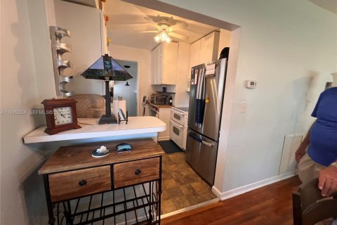 Villa ou maison à vendre à Hialeah, Floride: 3 chambres, 86.4 m2 № 2060745 - photo 5