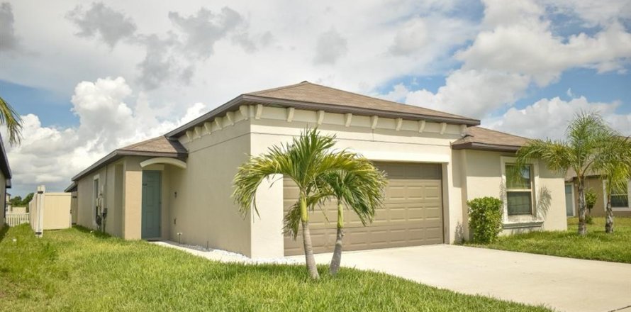 House in Wimauma, Florida 4 bedrooms, 171.03 sq.m. № 1781358