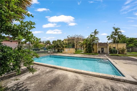 Снять в аренду кондоминиум в Дорал, Флорида 2 спальни, 79.62м2, № 2044850 - фото 20