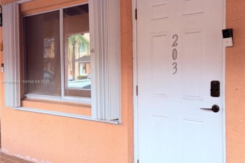 Снять в аренду кондоминиум в Дорал, Флорида 2 спальни, 79.62м2, № 2044850 - фото 14