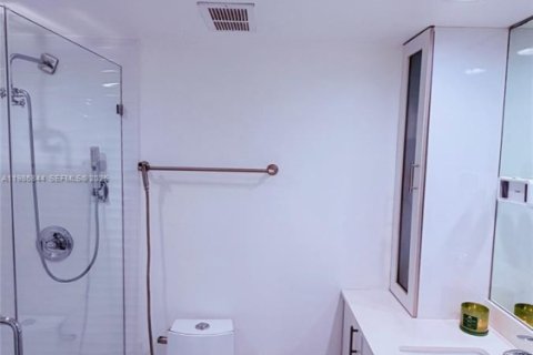 Снять в аренду кондоминиум в Дорал, Флорида 2 спальни, 79.62м2, № 2044850 - фото 8