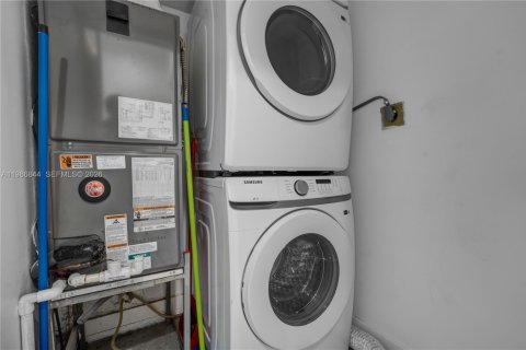 Снять в аренду кондоминиум в Дорал, Флорида 2 спальни, 79.62м2, № 2044850 - фото 21