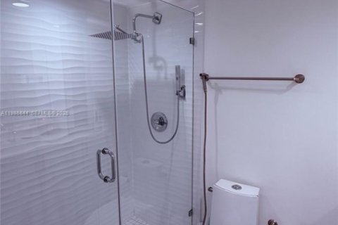 Снять в аренду кондоминиум в Дорал, Флорида 2 спальни, 79.62м2, № 2044850 - фото 6