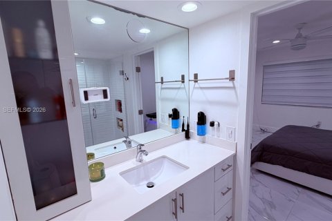 Снять в аренду кондоминиум в Дорал, Флорида 2 спальни, 79.62м2, № 2044850 - фото 7