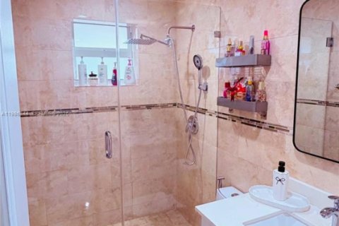 Снять в аренду кондоминиум в Дорал, Флорида 2 спальни, 79.62м2, № 2044850 - фото 11