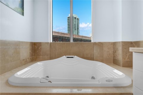 Copropriété à louer à Miami Beach, Floride: 2 chambres, 191.29 m2 № 2004218 - photo 10