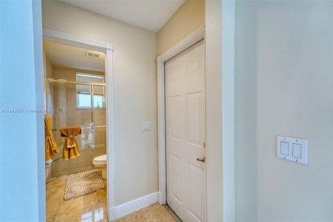 Casa en venta en Coral Springs, Florida, 5 dormitorios, 291.34 m2 № 1852206 - foto 21