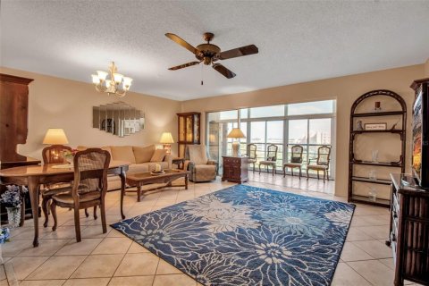 Condo in Bradenton, Florida, 2 bedrooms  № 1513993 - photo 15
