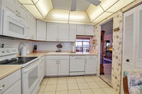 Condo in Bradenton, Florida, 2 bedrooms  № 1513993 - photo 14