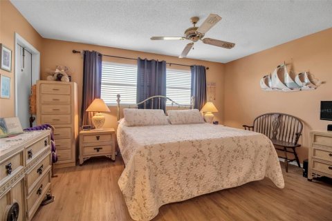 Condo in Bradenton, Florida, 2 bedrooms  № 1513993 - photo 24