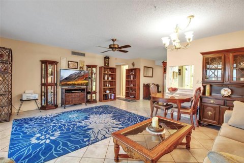 Condo in Bradenton, Florida, 2 bedrooms  № 1513993 - photo 19