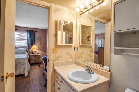 Condo in Bradenton, Florida, 2 bedrooms  № 1513993 - photo 28