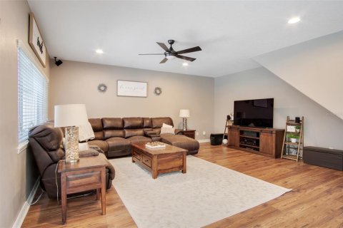 House in DeBary, Florida 5 bedrooms, 247.31 sq.m. № 2217204 - photo 13