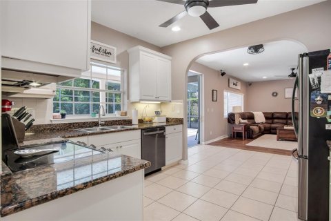 House in DeBary, Florida 5 bedrooms, 247.31 sq.m. № 2217204 - photo 9