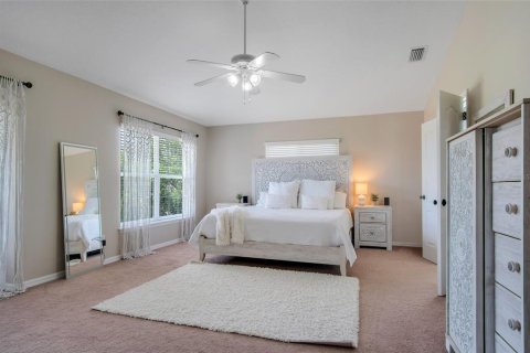 House in DeBary, Florida 5 bedrooms, 247.31 sq.m. № 2217204 - photo 14