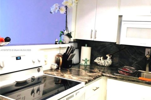 Купить кондоминиум в Майами, Флорида 1 спальня, 79.99м2, № 1926511 - фото 11