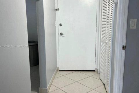 Купить кондоминиум в Майами, Флорида 1 спальня, 79.99м2, № 1926511 - фото 9