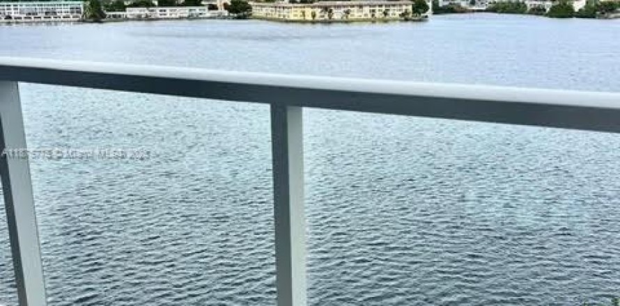 Кондоминиум с 1 спальней в Майами, Флорида № 1926511