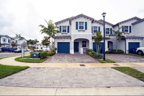 Townhouse in Homestead, Florida 3 bedrooms, 157.47 sq.m. № 2153017