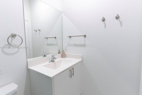 Townhouse in Homestead, Florida 3 bedrooms, 157.47 sq.m. № 2153017 - photo 17