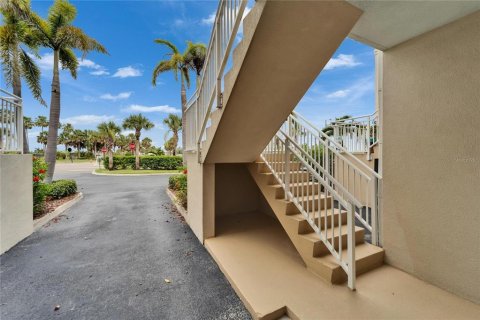 Townhouse in Ruskin, Florida 2 bedrooms, 103.12 sq.m. № 1810994 - photo 8
