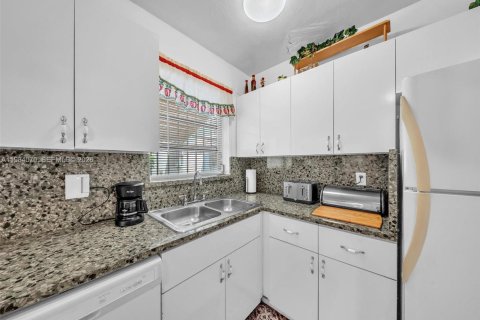 Casa en venta en Miami Gardens, Florida, 5 dormitorios, 145.67 m2 № 2046648 - foto 10