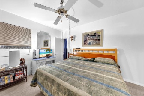 Casa en venta en Miami Gardens, Florida, 5 dormitorios, 145.67 m2 № 2046648 - foto 25